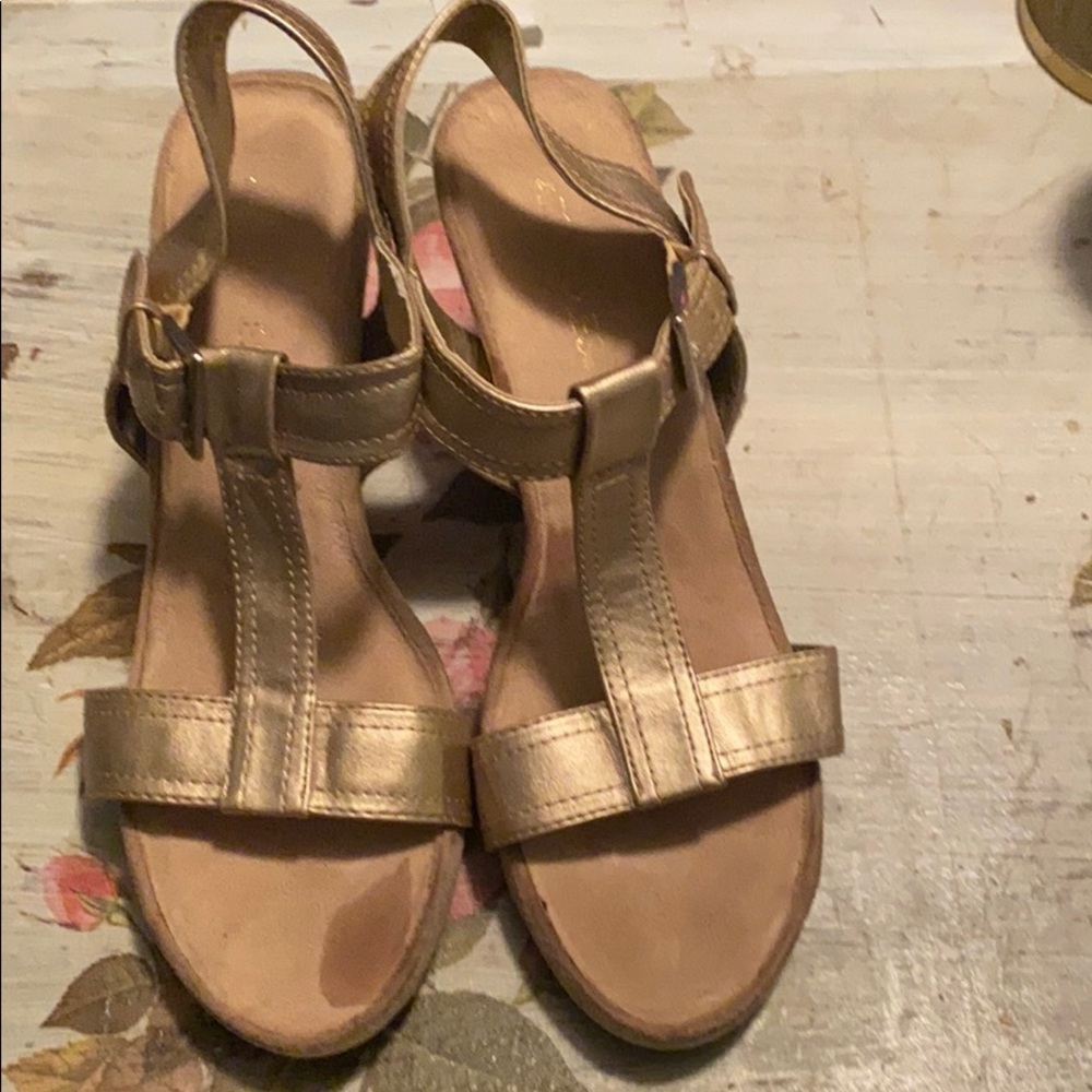 Aerosoles 9.5 Pewter Gold Wedges Strappy